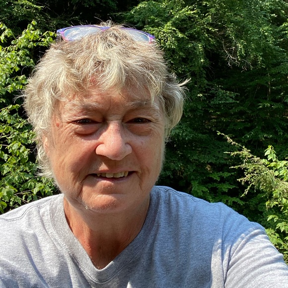 Meet your Posher, Ellen - Picture 2 of 2